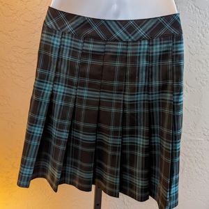 Size 2 Pleaded Plaid School Girl Skirt Divided Green Plaid. 26" waist